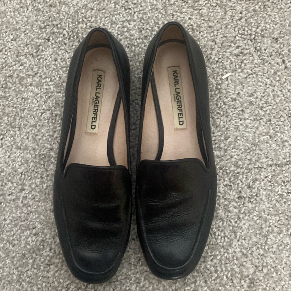 Black leather flat shoes
